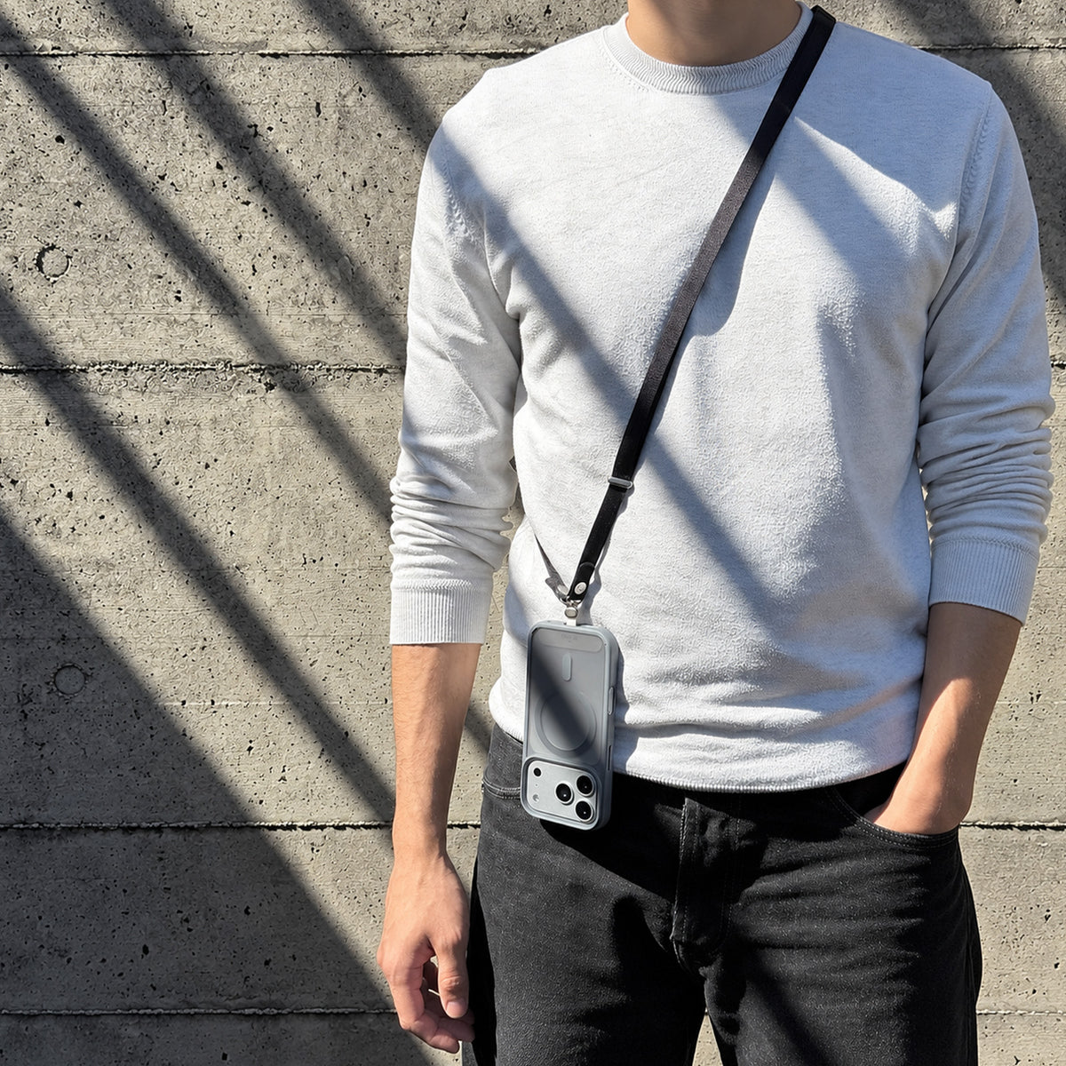 “Move Lace” crossbody strap for smartphones