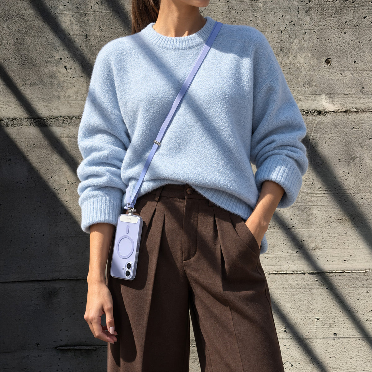 “Move Lace” crossbody strap for smartphones